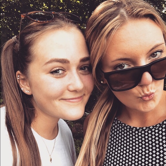 Meet your Posher, Emily - Picture 1 of 1